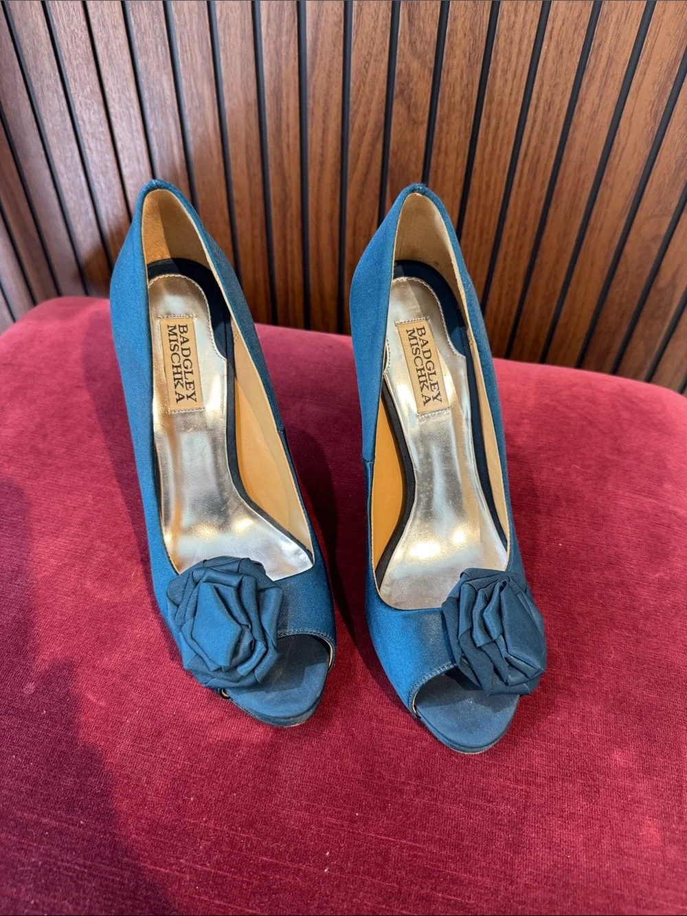 Badgley Mischka Black Satin Floral Peep Toe Heels | Size 7.5